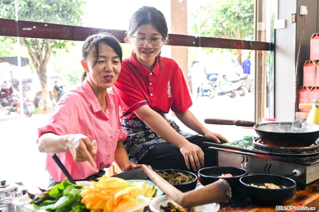 全网追的“扁担女孩”，找了一份暑假工，时薪12元 - 绥化生活资讯 - 绥化28生活网 suihua.28life.com